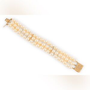 Elegant Pearl Bracelet